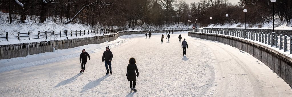 This image has an empty alt attribute; its file name is Rideau-Canal-Skateway-skaters-sunset-OTtawa-Tourism-DSC_2536-photographer-Ivan-Yu-1-1024x341.jpg