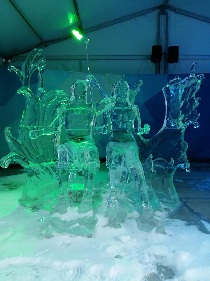 This image has an empty alt attribute; its file name is Winterlude-2020-ice-sculpture.jpg